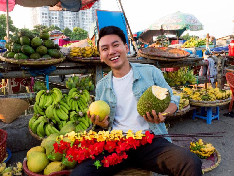 Khoai Lang Thang là ai? Chàng trai travel blogger với nụ cười toả nắng