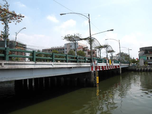 Cầu Thị Nghè ở đâu? 'Phố đèn đỏ' nhộn nhịp giữa lòng Sài Gòn