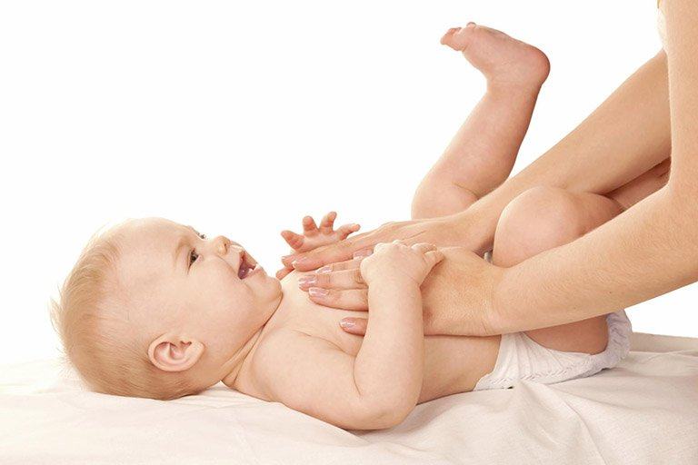 Cách massage cho trẻ sơ sinh
