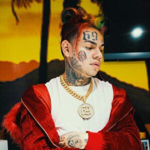 Rapper 6ix9ine là ai? Chàng rapper ít tài nhưng lắm tật