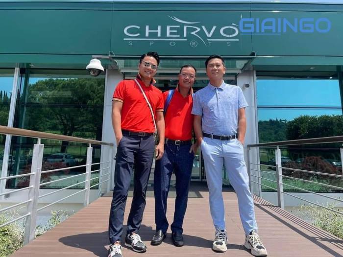 Hồ Hoài Anh và diễn viên Hồng Đăng vướng lùm xùm về pháp luật ở châu Âu