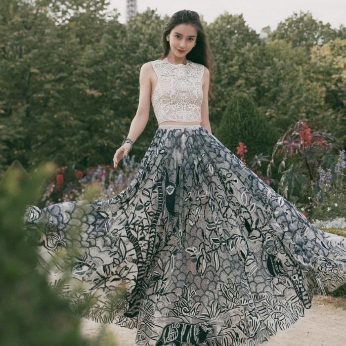 Cách tạo dáng chụp ảnh đẹp khi mặc váy xòe sang chảnh