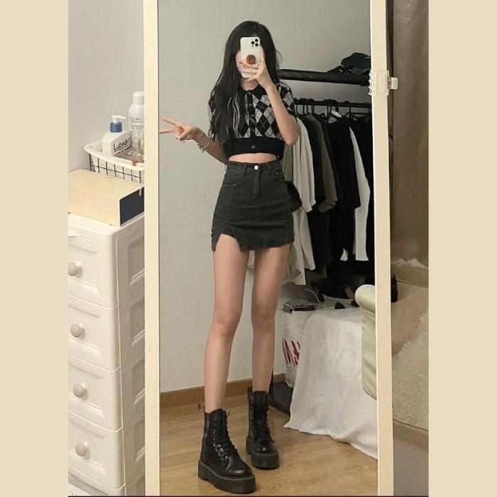 Cách tạo dáng chụp ảnh đẹp khi mặc váy trước gương