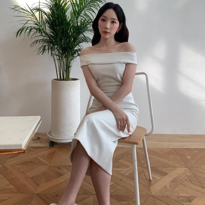 Cách tạo dáng chụp ảnh đẹp khi mặc váy đi tiệc vắt chéo chân