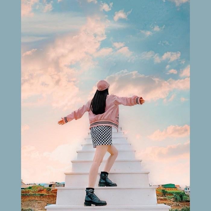 chụp ảnh váy ngắn đẹp ngươc nhìn bầu trời