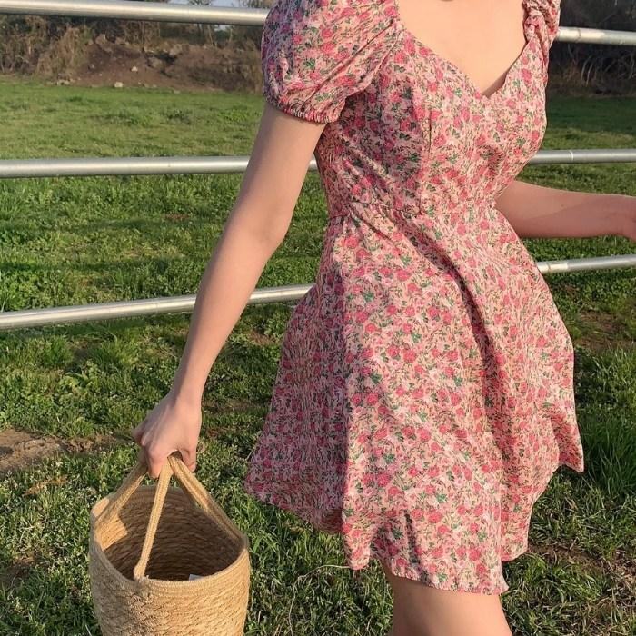 Cách tạo dáng chụp ảnh đẹp khi mặc váy hoa vừa đi vừa tạo dáng