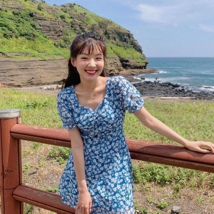 Cách tạo dáng chụp ảnh đẹp khi mặc váy hoa đẹp