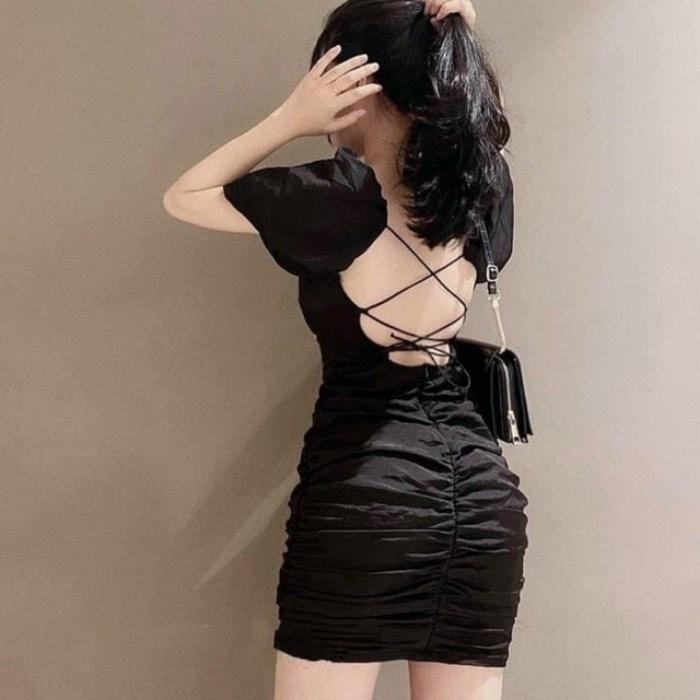 cách tạo dáng chụp ảnh đẹp khi mặc váy khoe lưng