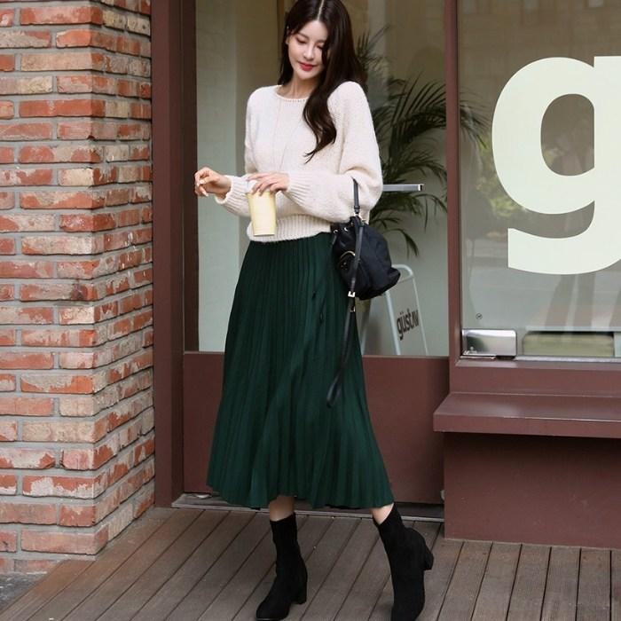 Cách tạo dáng chụp ảnh đẹp khi mặc váy dài