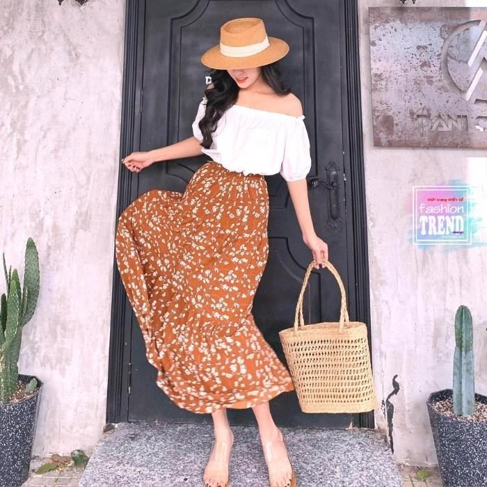 Cách tạo dáng chụp ảnh đẹp khi mặc váy dài cuối mặt