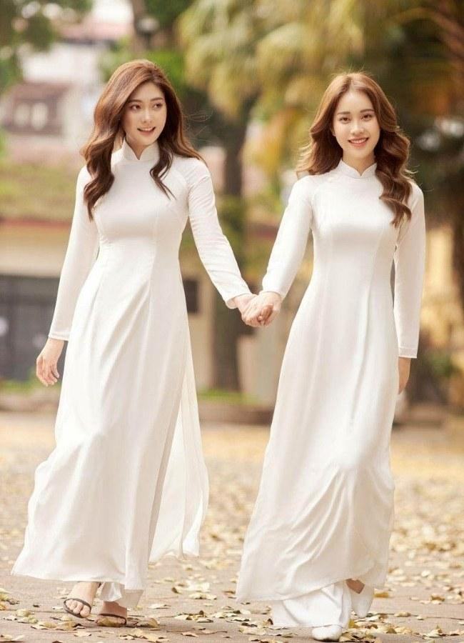 Mặc áo dài đi học nên đi giày gì