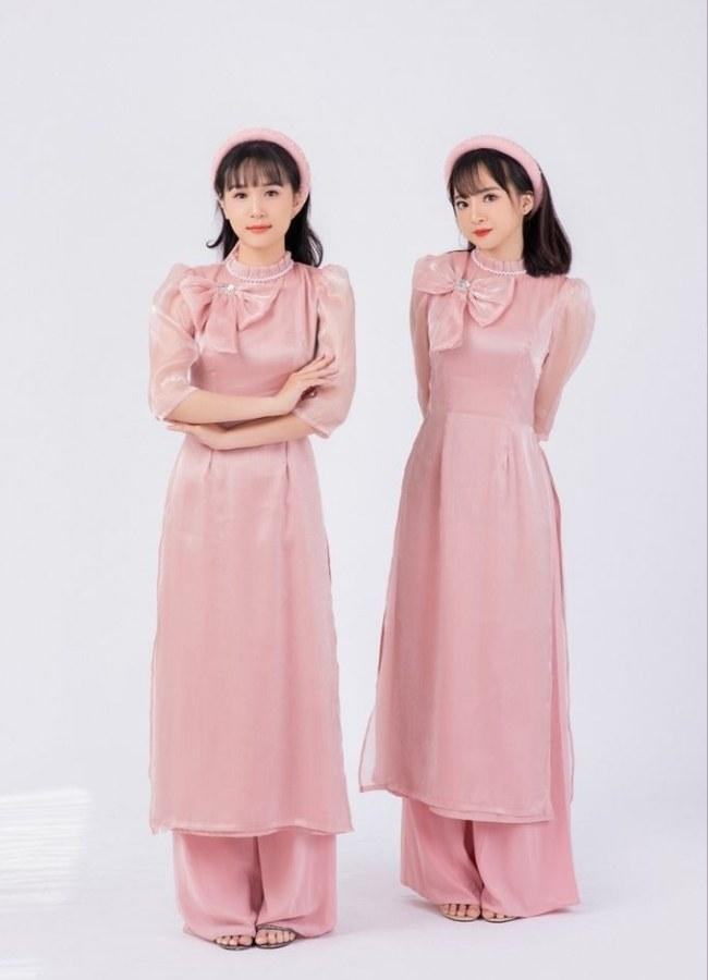 Mặc áo dài bưng quả mang giày gì