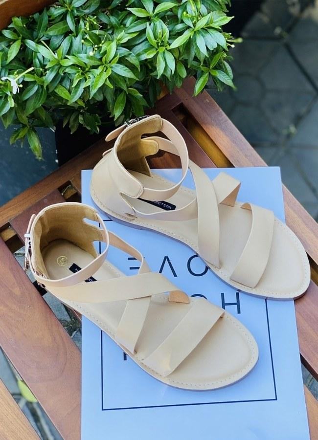 Giày sandal đế bệt mặc áo dài