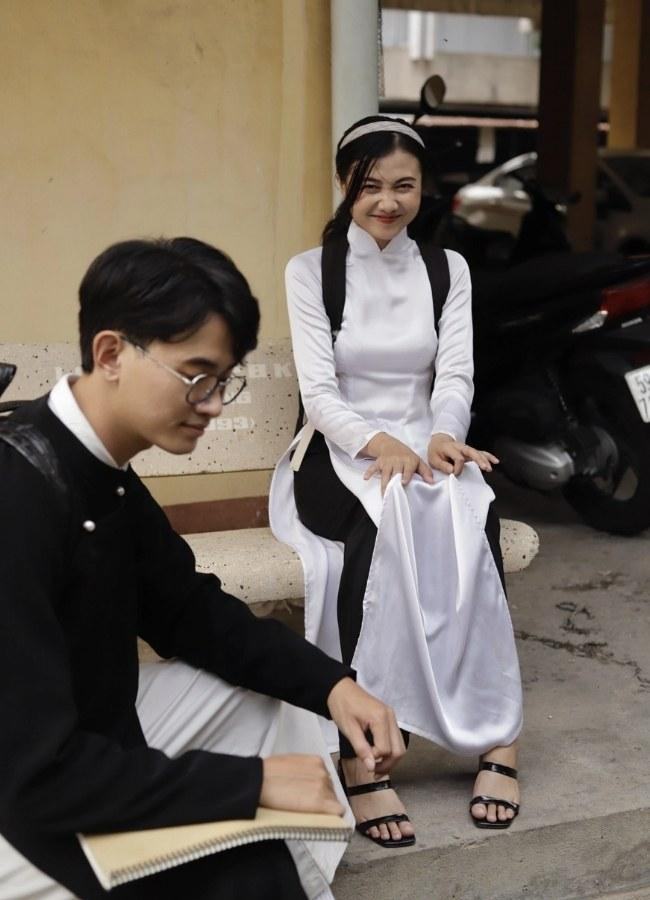 mặc áo dài đi giày gì đẹp