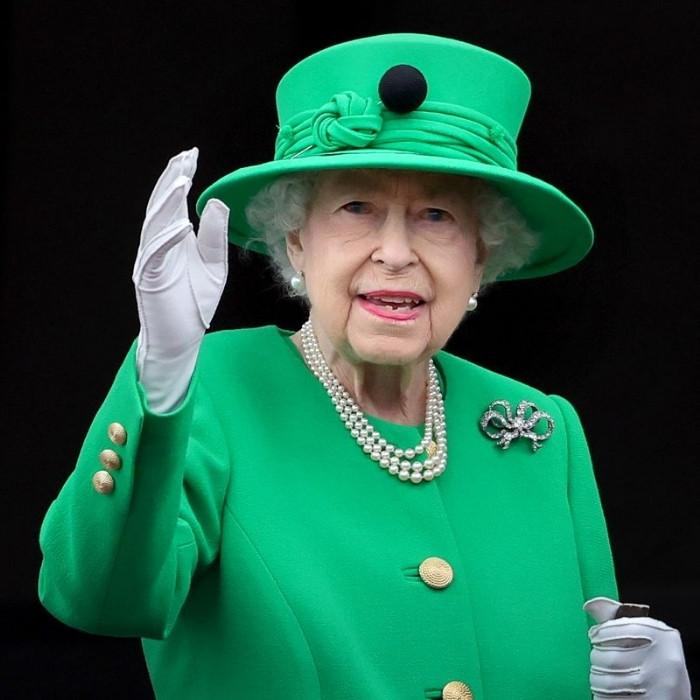 Nữ hoàng Anh Elizabeth II tên đầy đủ là gì?