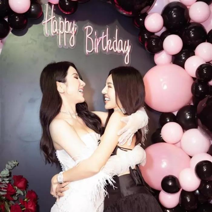 Bùi Lý Thiên Hương và Diệp Lâm Anh