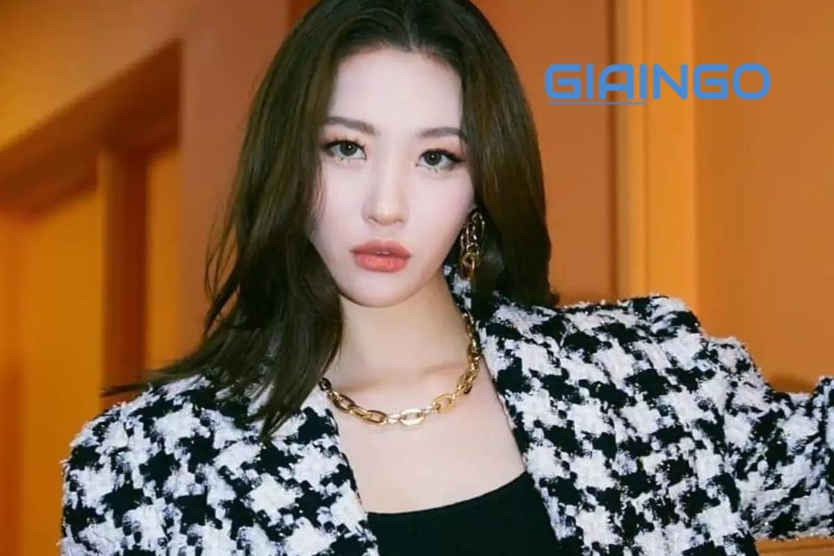 người nổi tiếng có mắt tam bạch - Sunmi