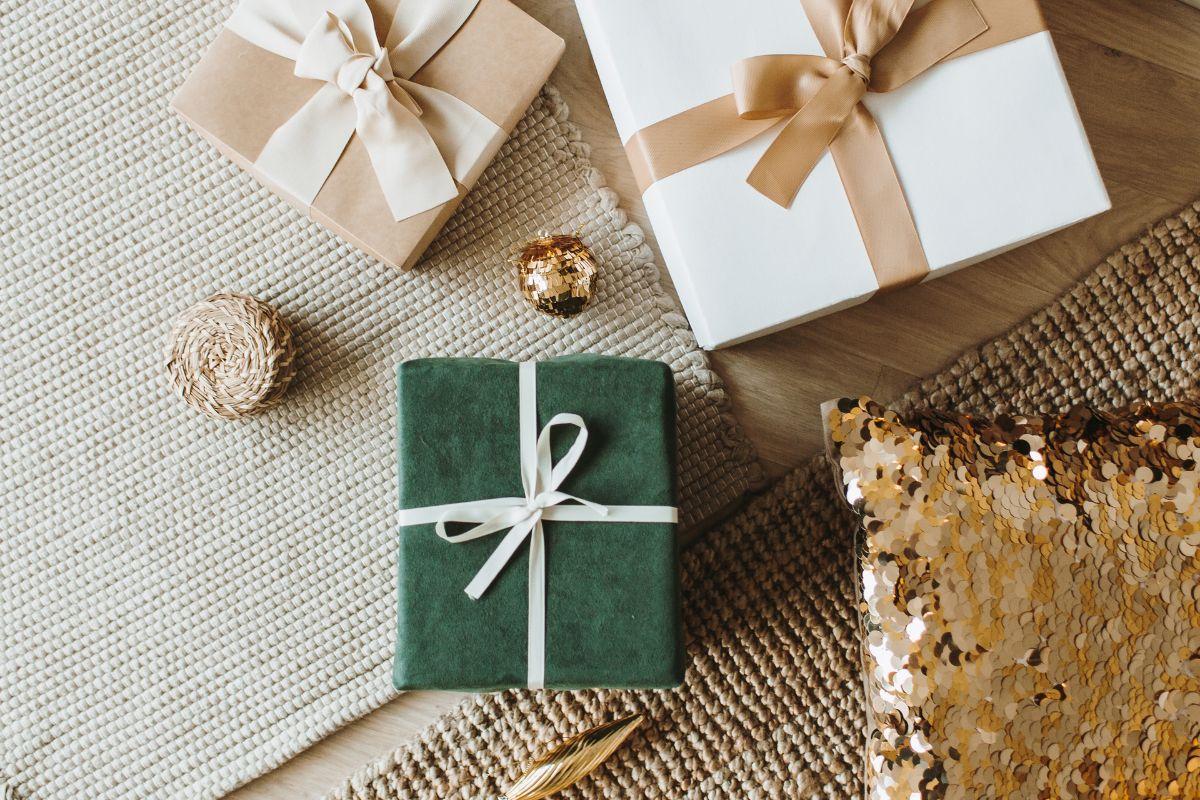 Biểu hiện chồng còn yêu người cũ