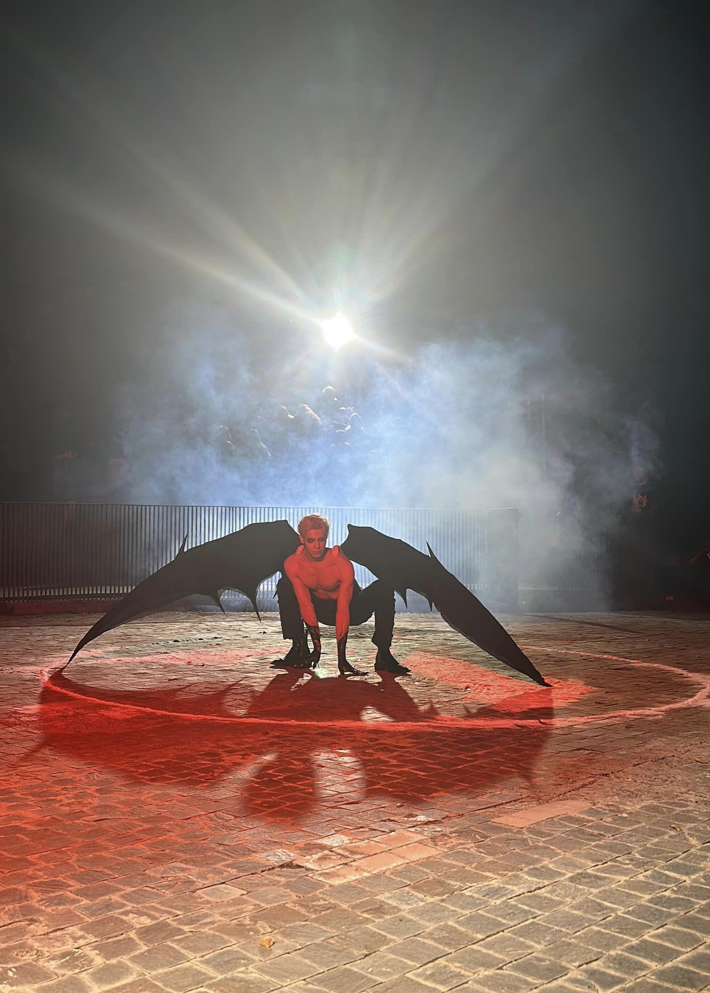 Denis Đặng trong vai Spider Man