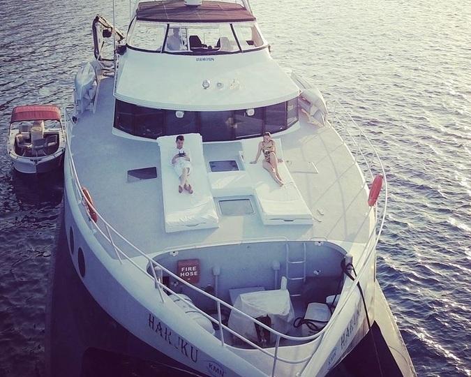 Huyền Baby và chồng trên du thuyền