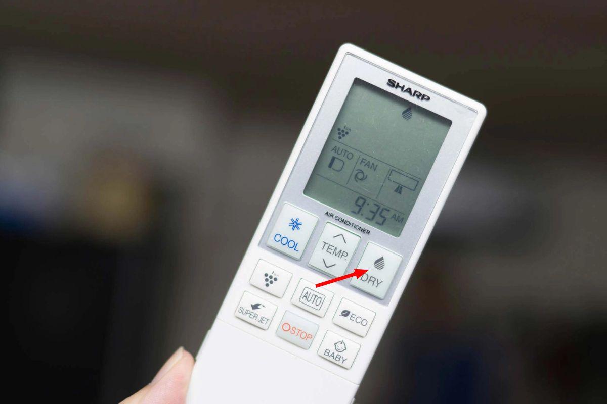 Nhà nồm ẩm bật điều hoà chế độ nào