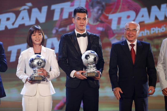 Tiến Linh bên Quả bóng bạc 2022