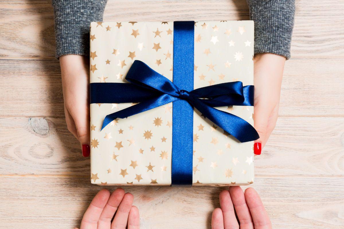 Valentine trắng ai tặng quà cho ai