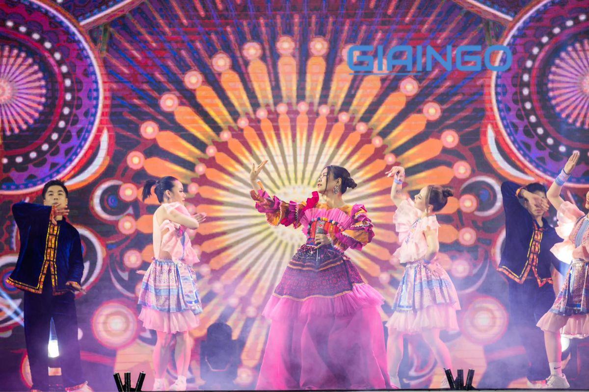 Hoàng Thùy Linh là ai