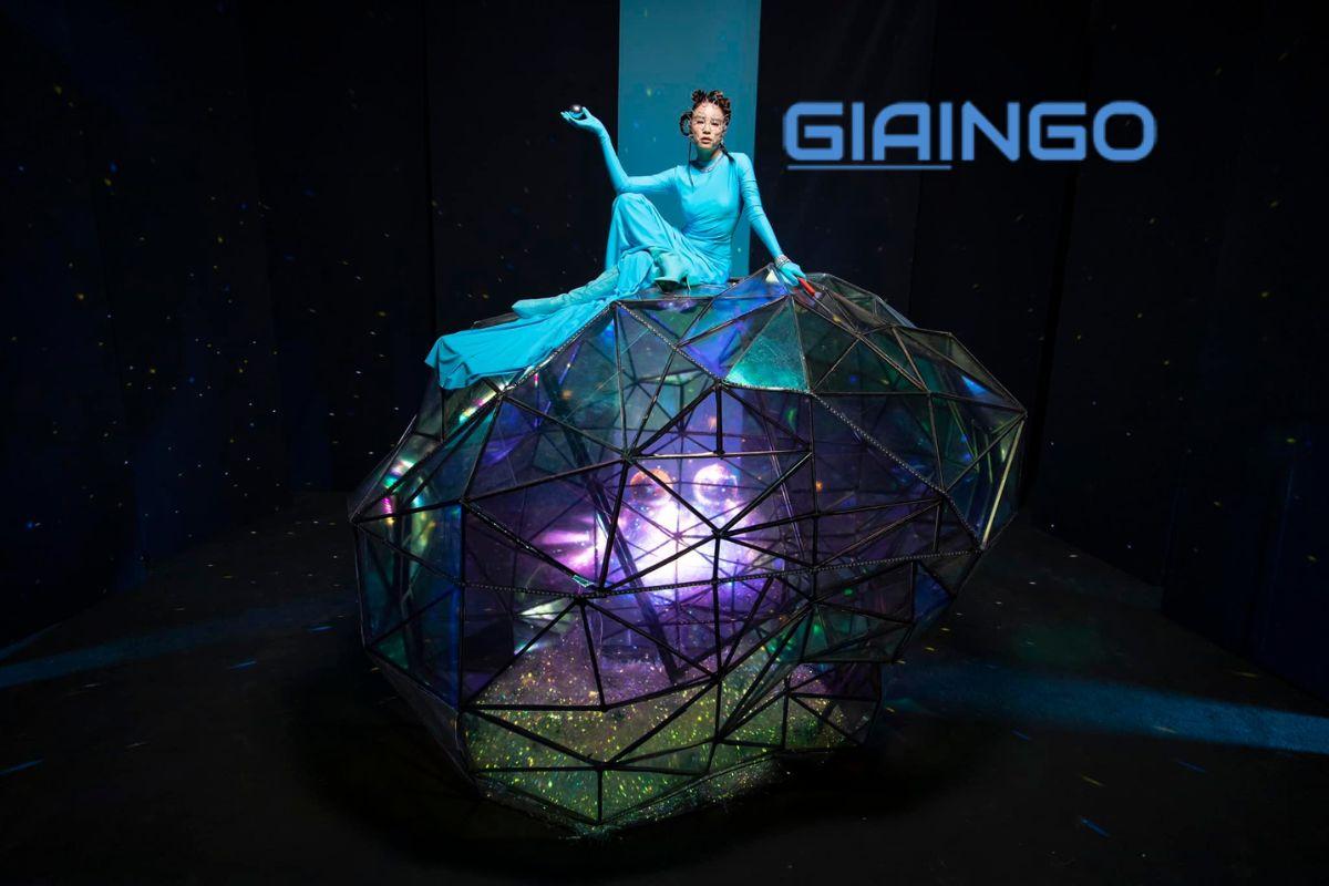 Tiểu sử Hoàng Thùy Linh