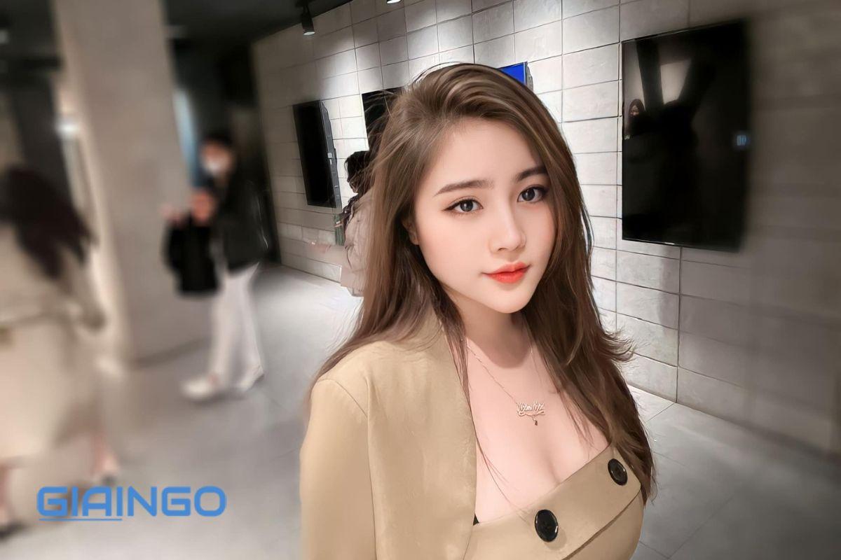 Tiểu sử Ngân Ngân cover