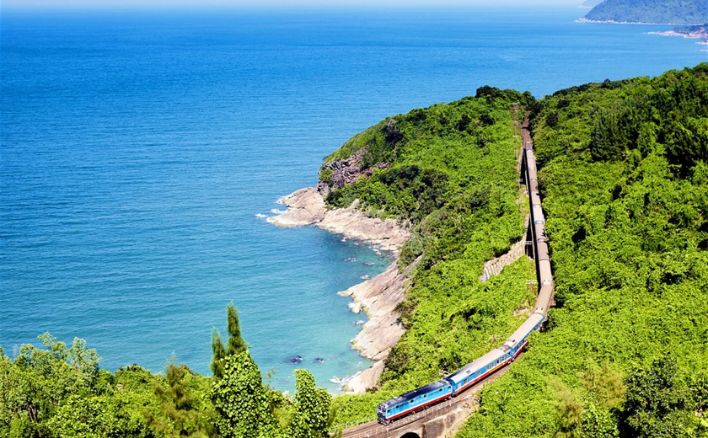 Đường bờ biển của nước ta dài 3260 km, chạy từ