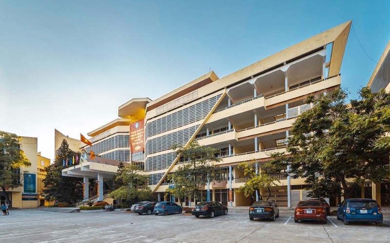 Trường AOF đào tạo chuyên ngành gì?