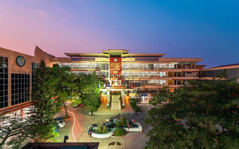 Học phí trường AOF có đắt không?