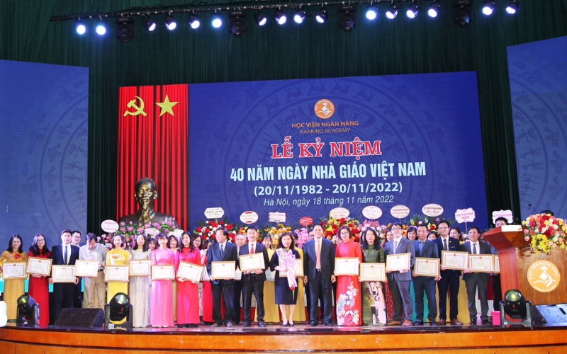 BAV là tên viết tắt của trường gì?