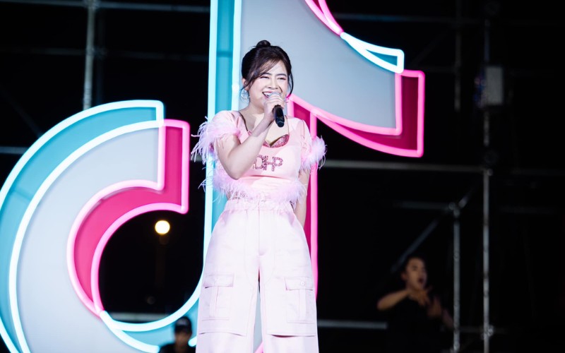 Dung Hoàng Phạm TikTok