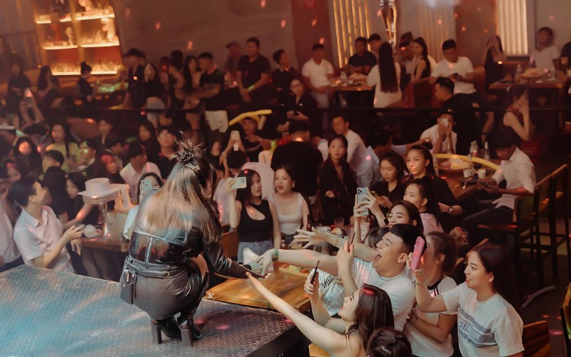 Dung Hoàng Phạm bị công kích vì cover nhạc người khác?